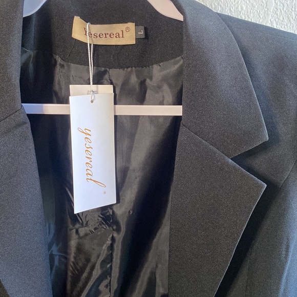 Women’s Yesereal Blazer Coat - Picture 2 of 3